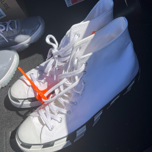 Off white converses - Picture 1 of 4